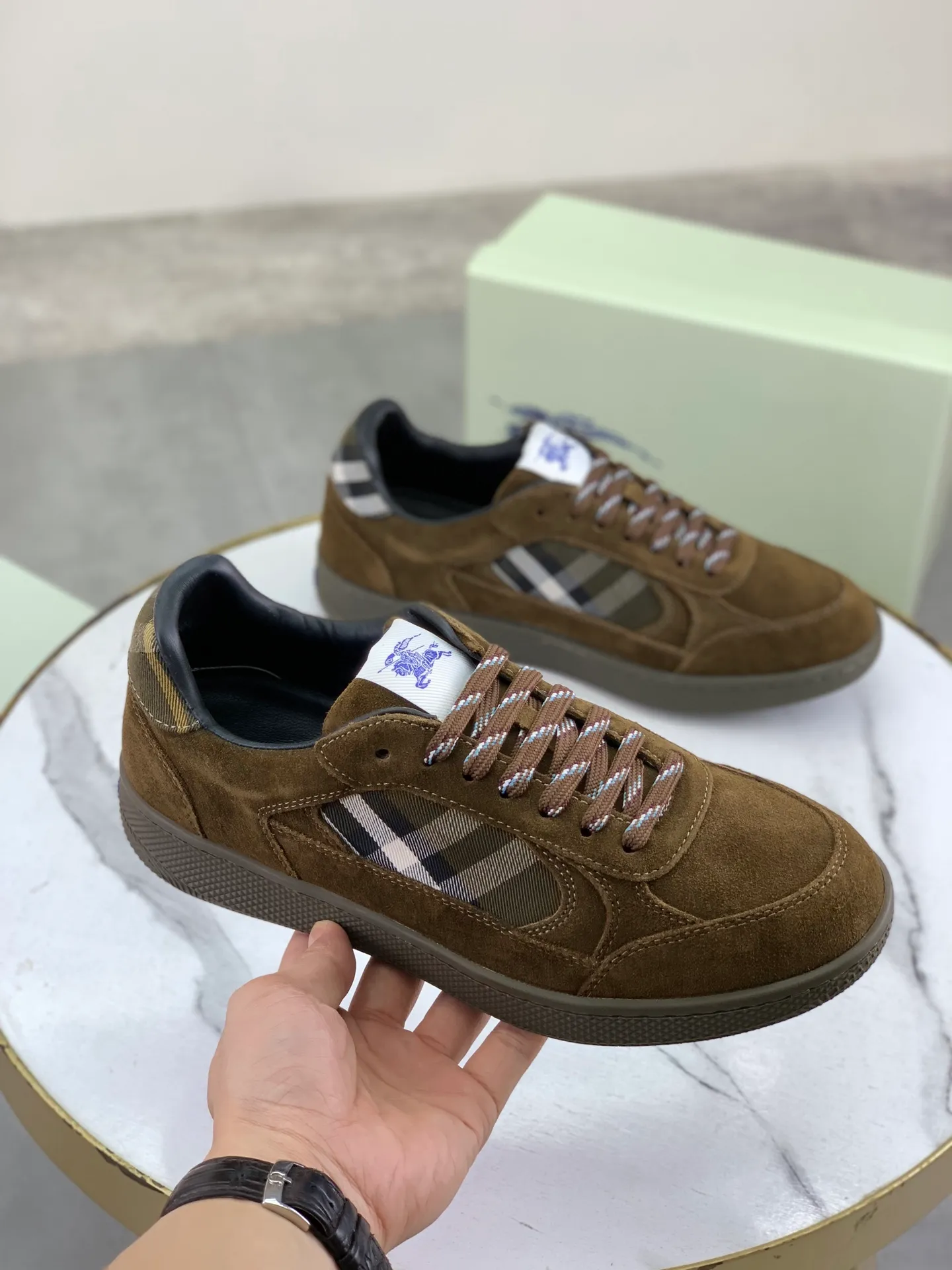 Factory price P640 [BURBERRY] Burberry - High-end quality original order - Upper: imported 🔝 original material - Inner lining: cowhide lining, feet; water-dyed cowhide - Outsole: ultra-light TPR rubber; two-color molded outsole - Super high quality control · Fine workmanship: highlighted (high-end, extravagance, grade) -Size: 39-45 (Male 38 46 can be customized) · Color: Multi-color optional